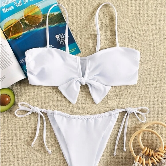 New white bikini - Picture 3 of 11